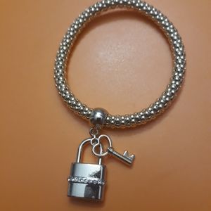 Mary Kay "you hold the key" gold bracelet.NWT